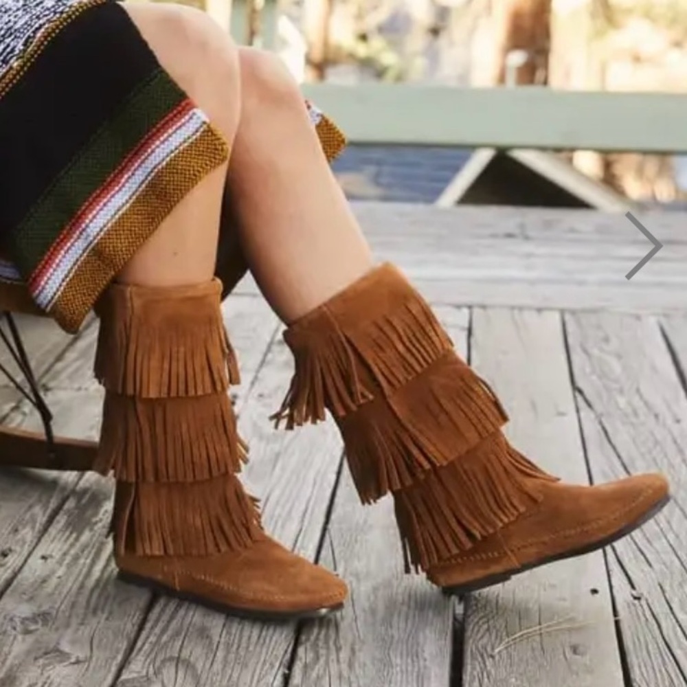 Minnetonka 3 Layer Fringe Pull On Boots